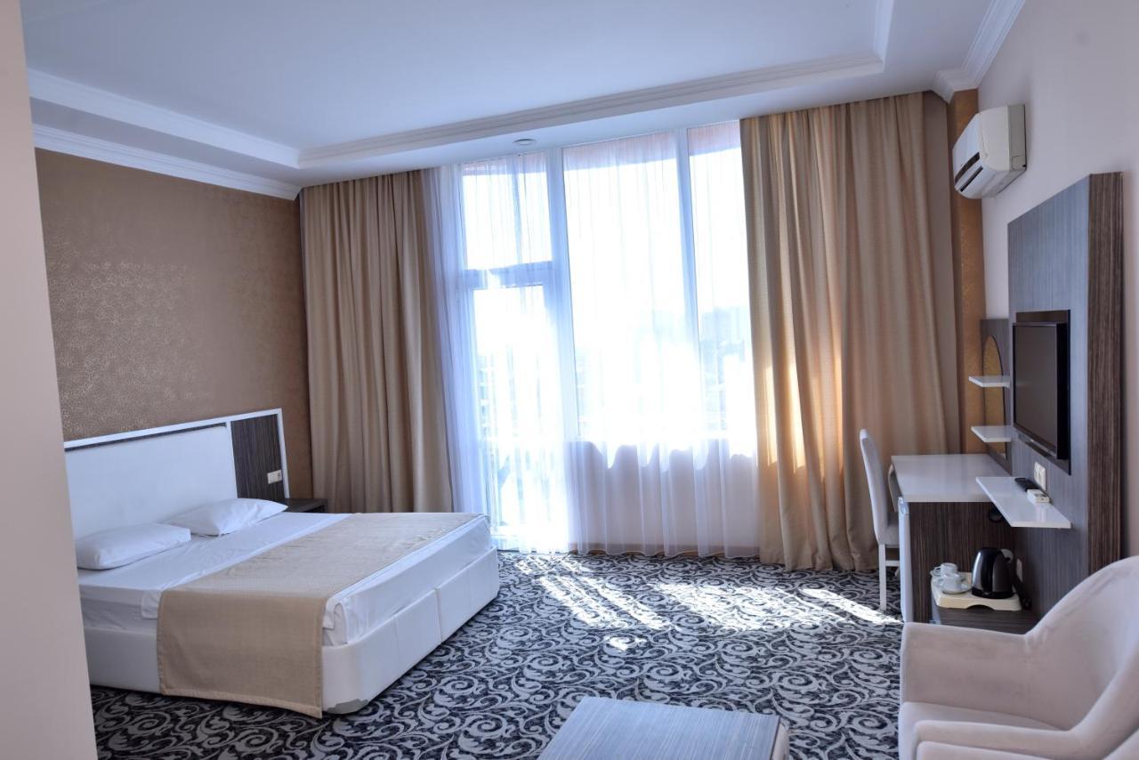 Grand Georgian Palace Batumi Bagian luar foto
