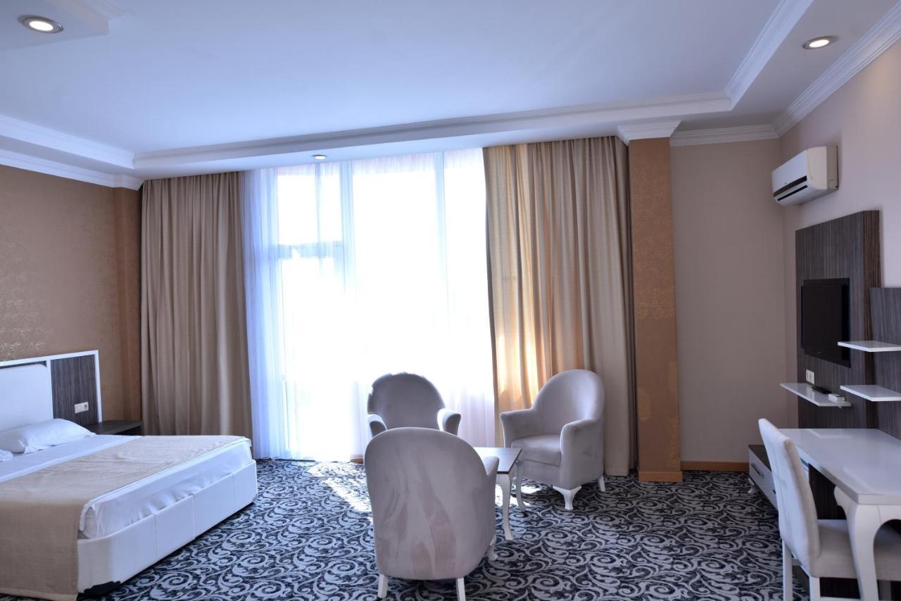 Grand Georgian Palace Batumi Bagian luar foto