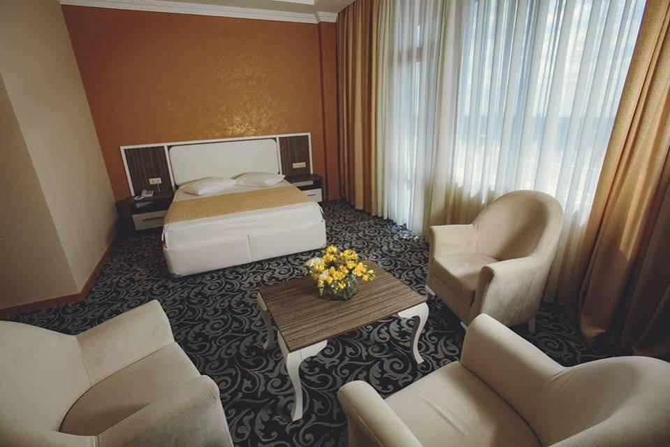 Grand Georgian Palace Batumi Bagian luar foto